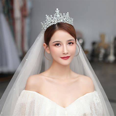 Tỏa Sáng Lộng Lẫy Với Top Phụ Kiện Cài Tóc Cô Dâu Dẫn Đầu Xu Hướng